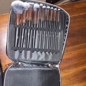 Set of brushes from laurella
